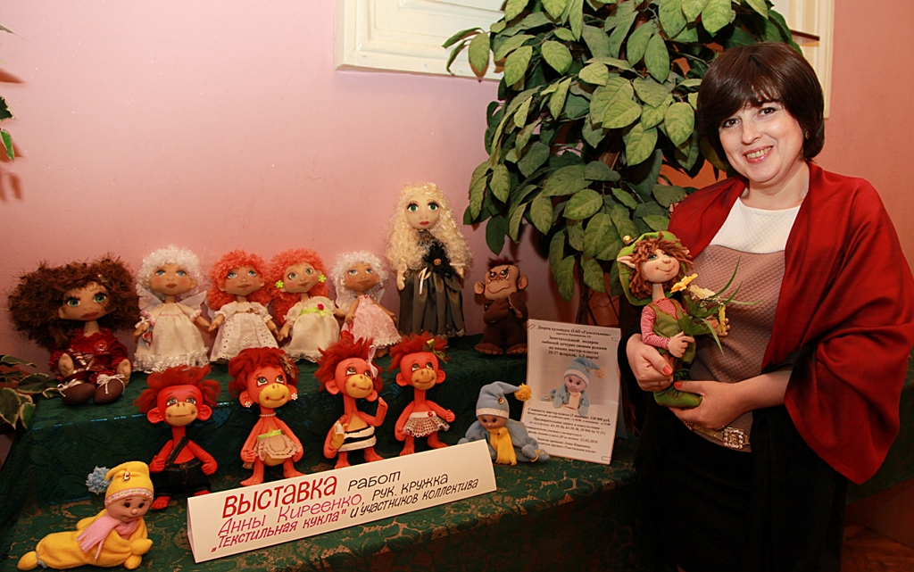 Выставка работ участников коллектива ''Текстильная кукла''. Руководитель кружка Анна Киреенко