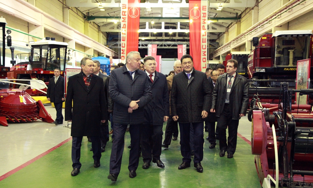 Казахстанская делегация на выставке техники