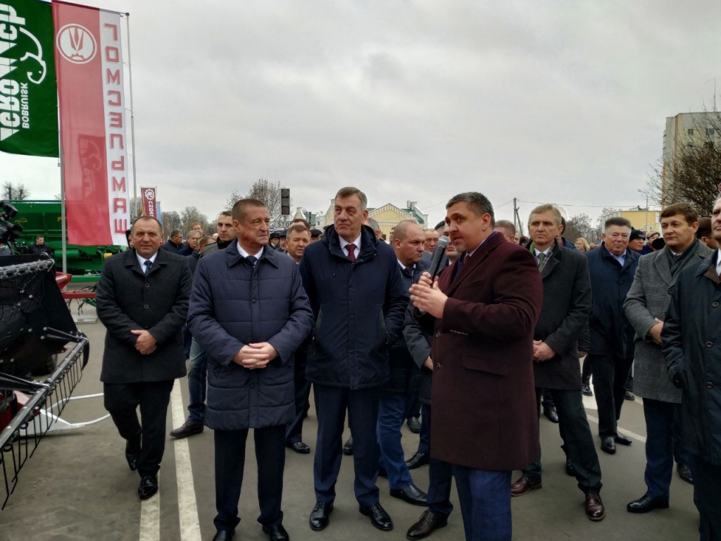 Дожинки, гости.jpg