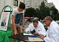 В гомсельмашевском микрорайоне проходит сбор подписей за претендентов