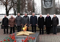 26 ноября возложены цветы к Монументу погибшим сельмашевцам