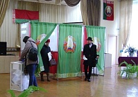 Праздничная атмосфера царила на избирательных участках в воскресенье