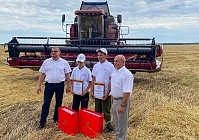 Первые 1000 тонн зерна на комбайне GS12A1 в Могилёвской области